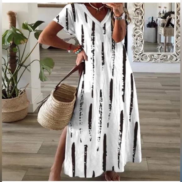 Noracora Dresses & Skirts - NWT Noracora Black and White Side Slit Maxi Dress